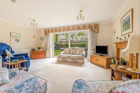 3 bedroom flat for sale, Dukes Drive, Leicester