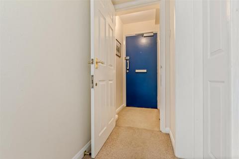 3 bedroom flat for sale, Dukes Drive, Leicester