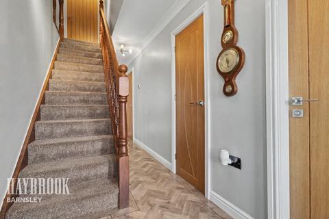 4 bedroom detached house for sale, Manor House Close, Hoyland
