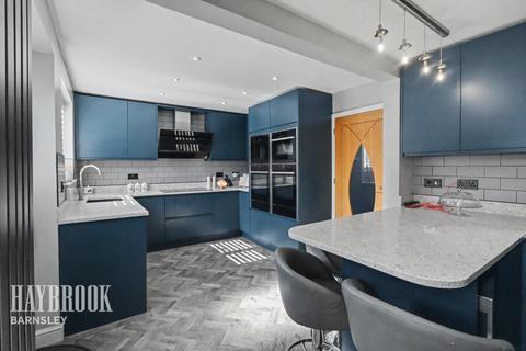 4 bedroom detached house for sale, Manor House Close, Hoyland