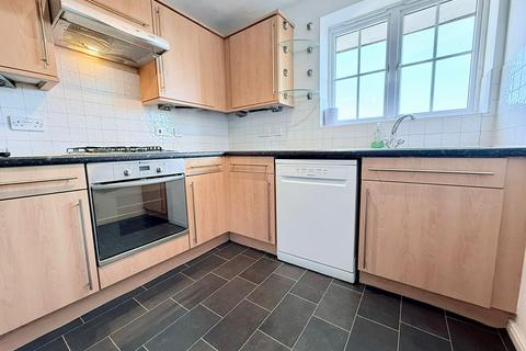 2 bedroom apartment to rent, Browning Drive, Wickford