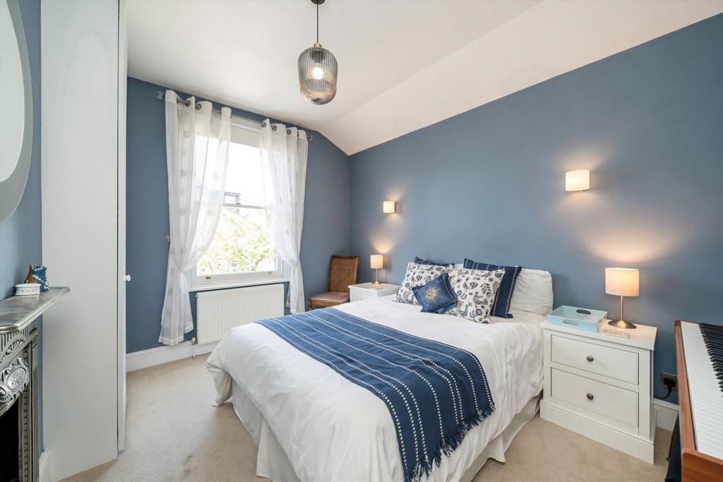 Bedroom, fireplace