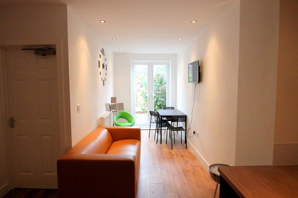 Fitzroy Street, Cardiff, CF24 – pohled 3