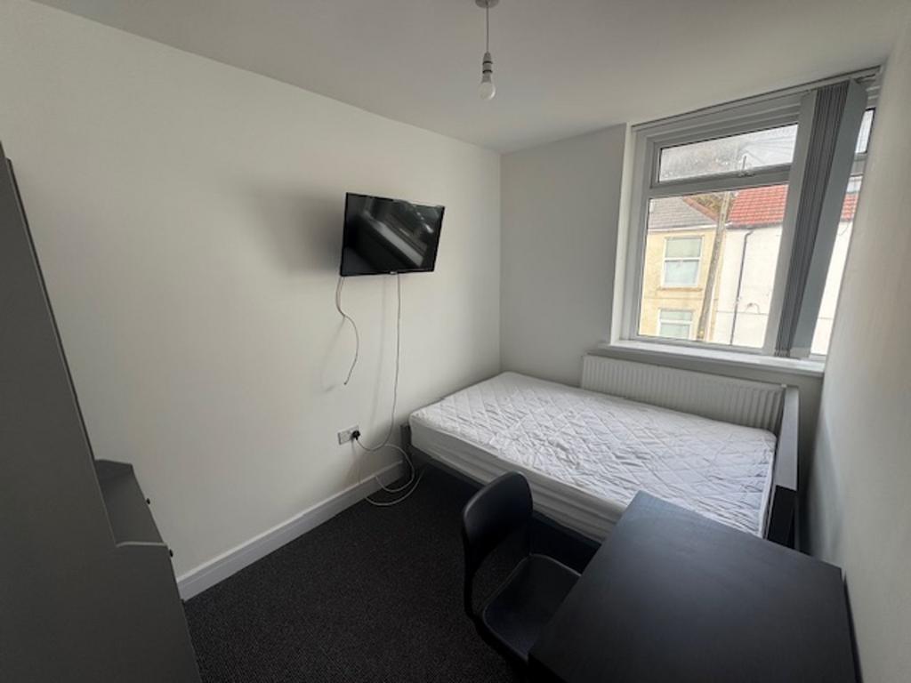 Fitzroy Street, Cardiff, CF24 – další