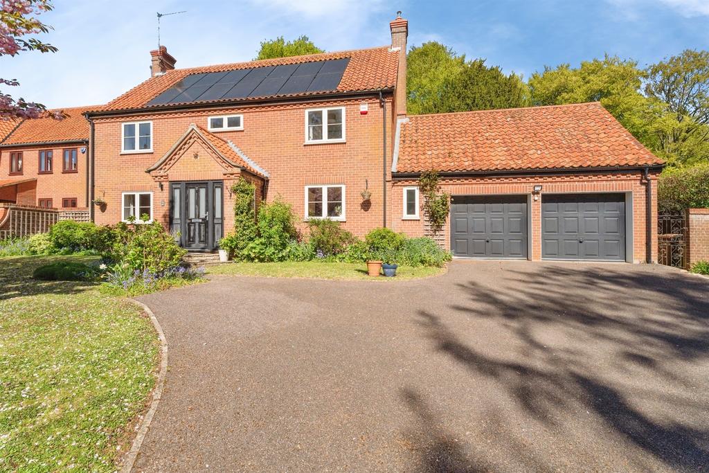 4 bedroom detached house for sale
