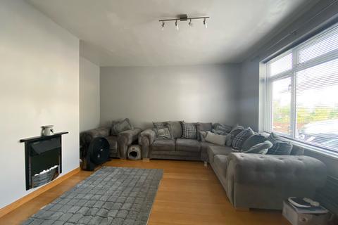 3 bedroom house to rent, Rothbury Road, Chelmsford