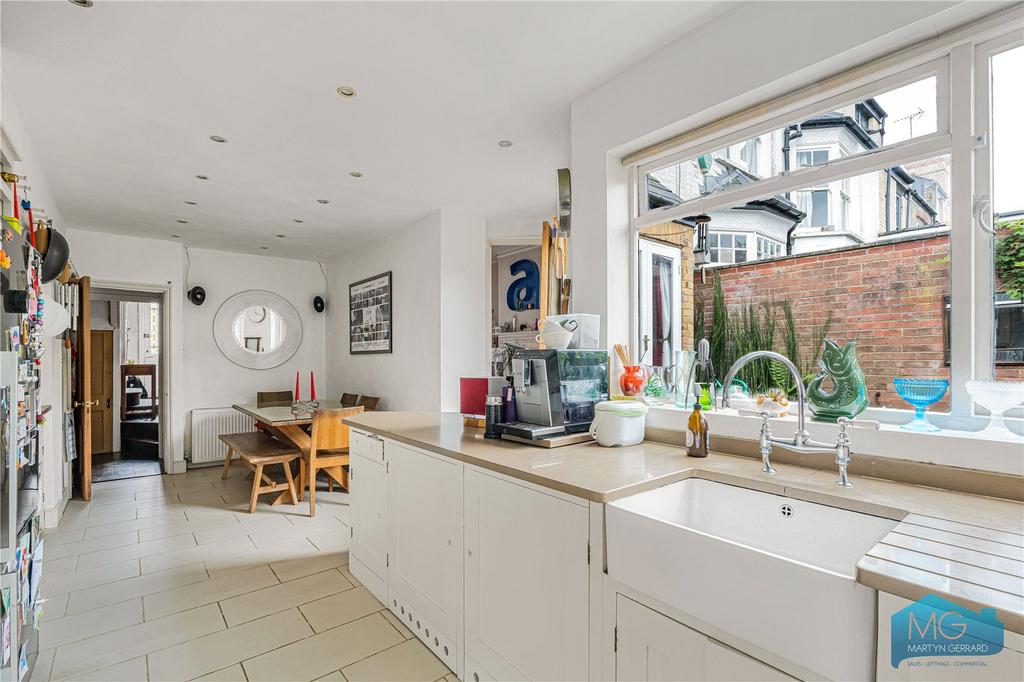 Grand Avenue, London, N10 - More