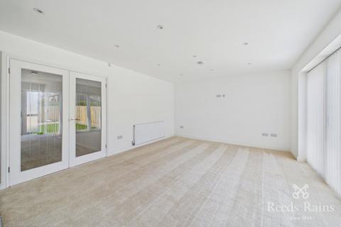 2 bedroom bungalow for sale, Birchwood Gardens, Lancashire FY4