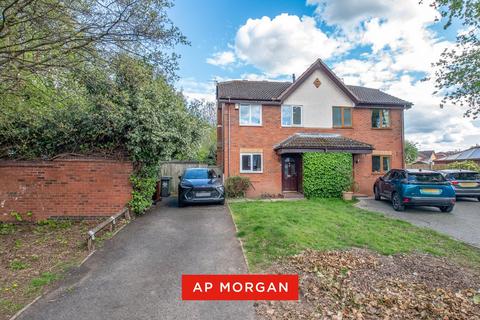 Semi-detached house - Goldsmith Road, Worcester, Worcestershire, WR4