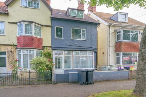 1 bedroom apartment for sale, Cecil Avenue, Skegness, Lincolnshire, PE25 2BX