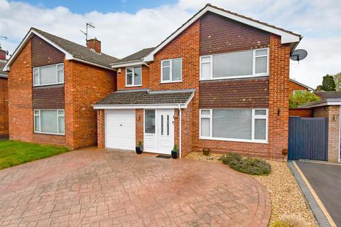 4 bedroom detached house for sale, Woodlands Road, Wombourne, Wolverhampton