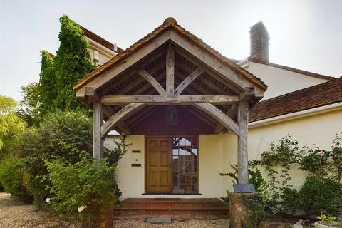 undefined, Harlow Tye, Harlow CM17