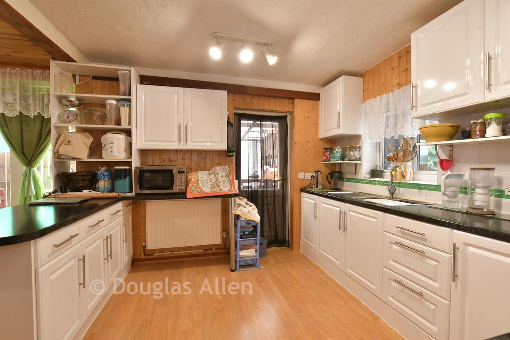House in Rainham - View 4