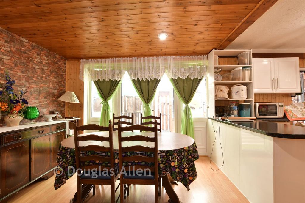House in Rainham - View 6