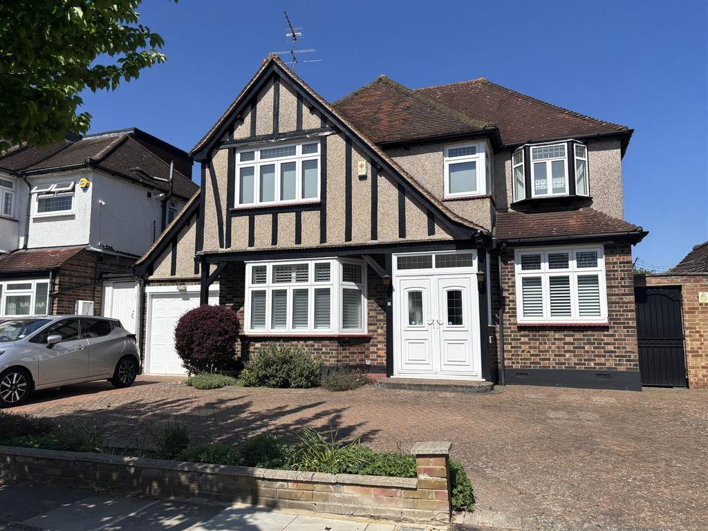 Detached house exterior, driveway