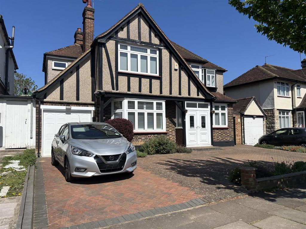 Detached house exterior, driveway, garage