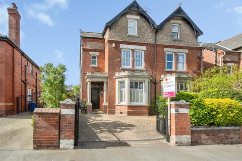 5 bedroom semi-detached house for sale, Axholme Road, Doncaster