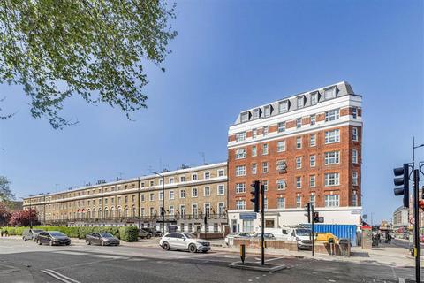 Studio to rent, Sussex Gardens, London W2