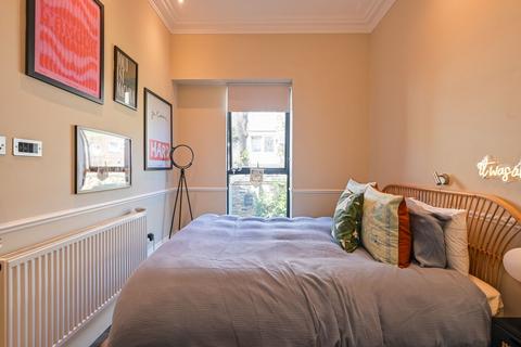 3 bedroom end of terrace house for sale, Grosvenor Avenue, Highbury and Islington, London, N5