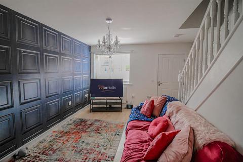 2 bedroom semi-detached house to rent, Oulton Close, Woodthorpe View Arnold, Nottingham