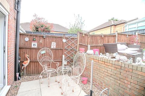 2 bedroom semi-detached house to rent, Oulton Close, Woodthorpe View Arnold, Nottingham