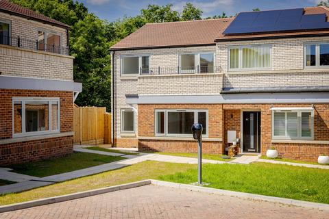 Fairoak Close, Kenley, CR8