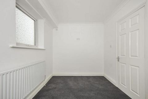 1 bedroom ground floor flat for sale, Herron Court, Bromley