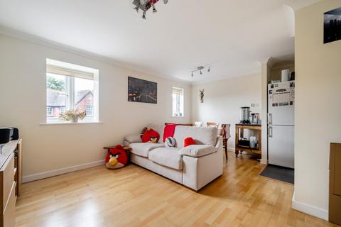 2 bedroom apartment for sale, Liphook close to village facilities