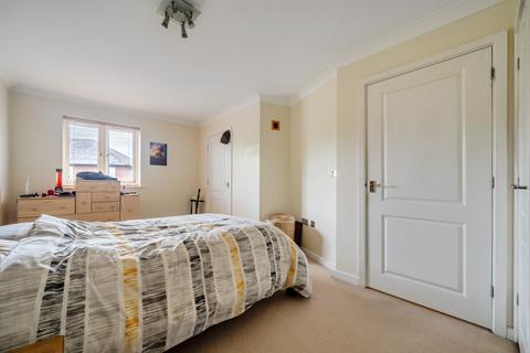 2 bedroom apartment for sale, Liphook close to village facilities