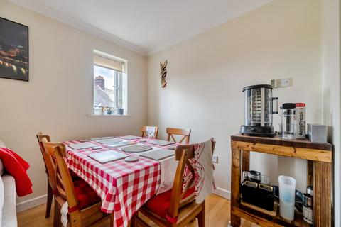 2 bedroom apartment for sale, Liphook close to village facilities