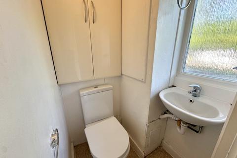 3 bedroom maisonette to rent, Thurlestone Court, Howard Road, Southall, UB1