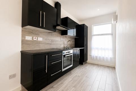 3 bedroom flat to rent, Green Lane, Ilford, Essex