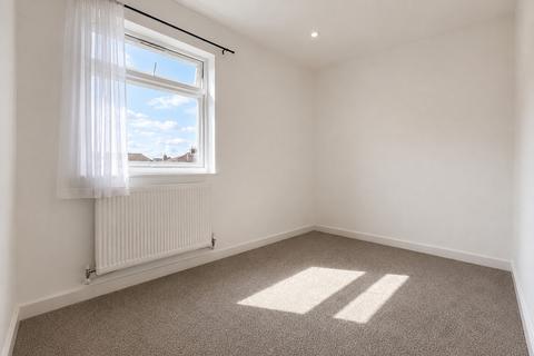 3 bedroom flat to rent, Green Lane, Ilford, Essex
