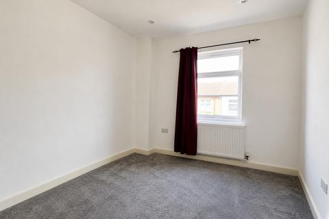 3 bedroom flat to rent, Green Lane, Ilford, Essex