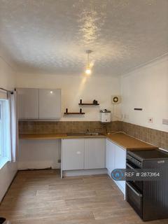 2 bedroom flat to rent, Ivydene, Whitland, SA34