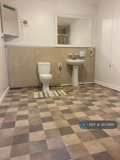 2 bedroom flat to rent, Ivydene, Whitland, SA34