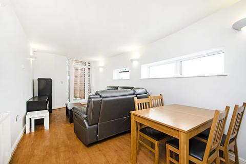 2 bedroom flat for sale, Martello Street, London Fields, London, E8