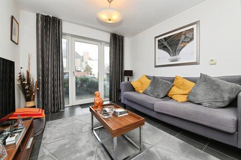 2 bedroom apartment for sale, Cedar Avenue, Chelmsford