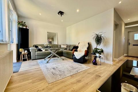 5 bedroom bungalow for sale, Clevedon Road, Luton, LU2