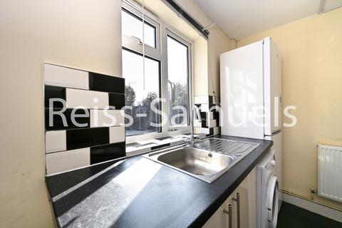 4 bedroom end of terrace house to rent, Godbold Road, London E15