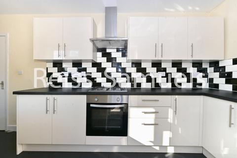 4 bedroom end of terrace house to rent, Godbold Road, London E15