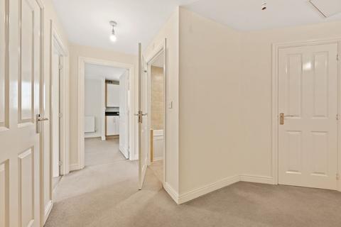 2 bedroom flat to rent, 2 Plantation Close, Bushey, Watford WD23