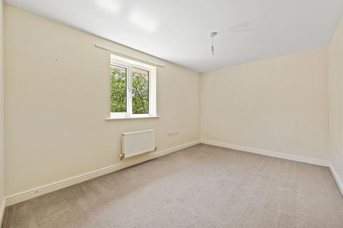 2 bedroom flat to rent, 2 Plantation Close, Bushey, Watford WD23