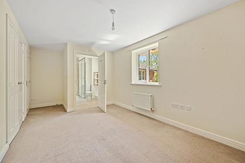 2 bedroom flat to rent, 2 Plantation Close, Bushey, Watford WD23