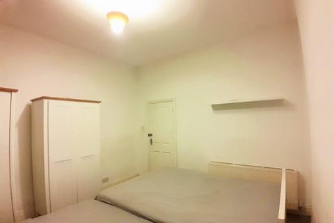 2 bedroom flat to rent, Pepys Road, New Cross Gate, London  SE14