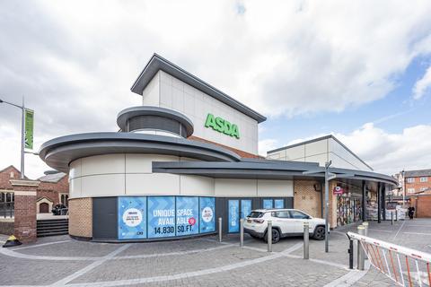 Shop to rent, Silver St Worcester WR1 2DA