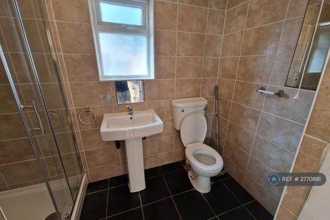 3 bedroom terraced house to rent, Oakfield Road, London, E6