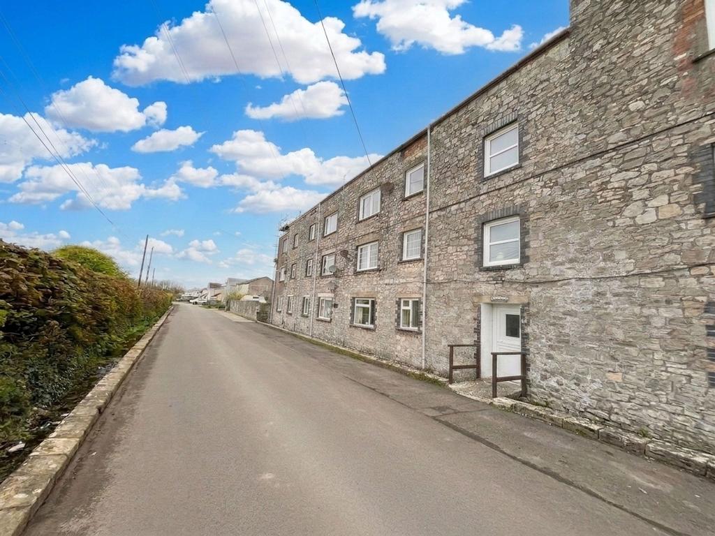 3 bedroom flat for sale
