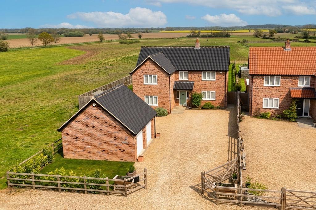 Detached house exterior, driveway