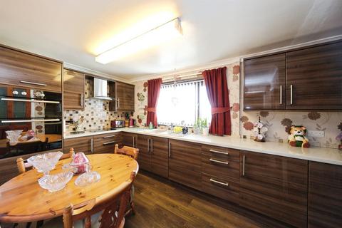 4 bedroom semi-detached house for sale, Park View Road, Kimberworth, Rotherham